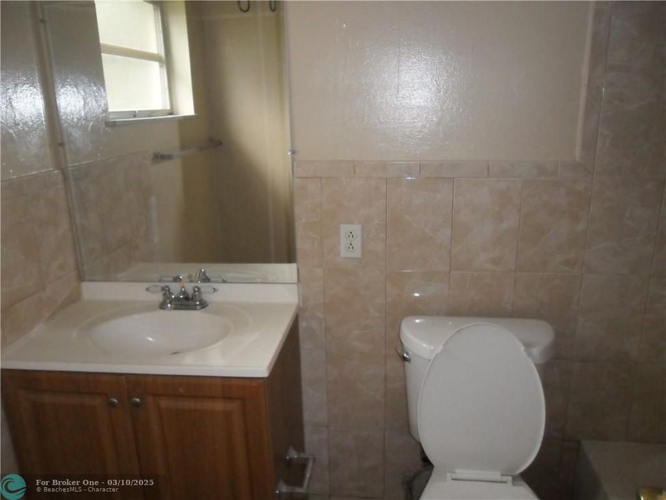 For Sale: $1,600 (1 beds, 1 baths, 2075 Square Feet)