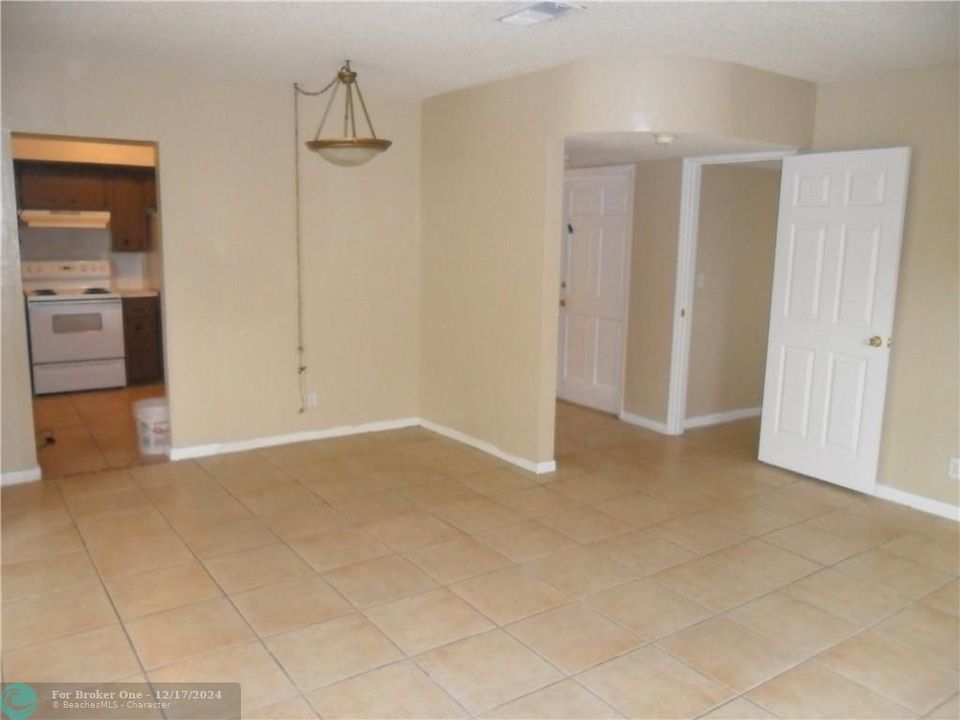 For Sale: $1,600 (1 beds, 1 baths, 2075 Square Feet)