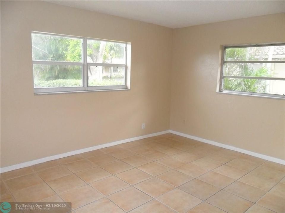 For Sale: $1,600 (1 beds, 1 baths, 2075 Square Feet)