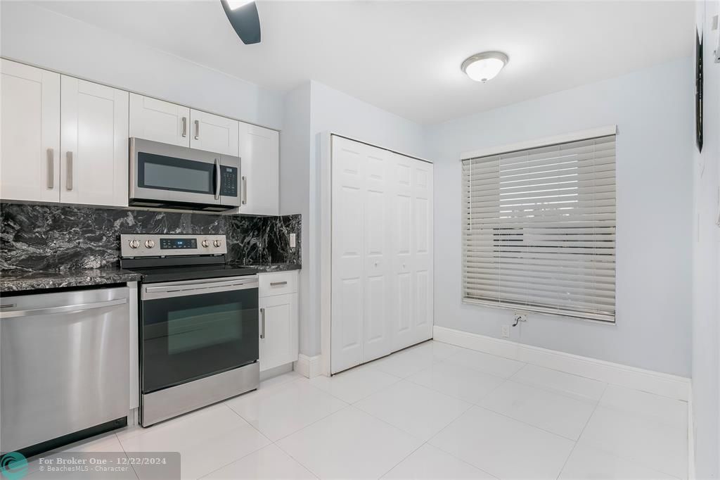 For Rent: $2,000 (1 beds, 2 baths, 932 Square Feet)