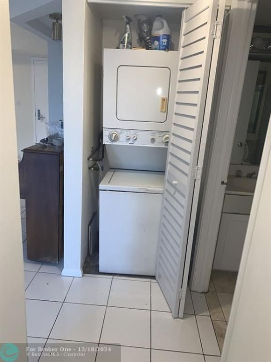 For Rent: $3,000 (2 beds, 2 baths, 1150 Square Feet)