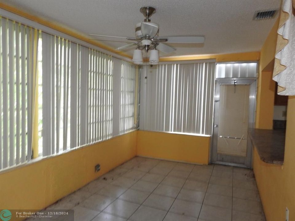 For Sale: $245,000 (2 beds, 1 baths, 1213 Square Feet)