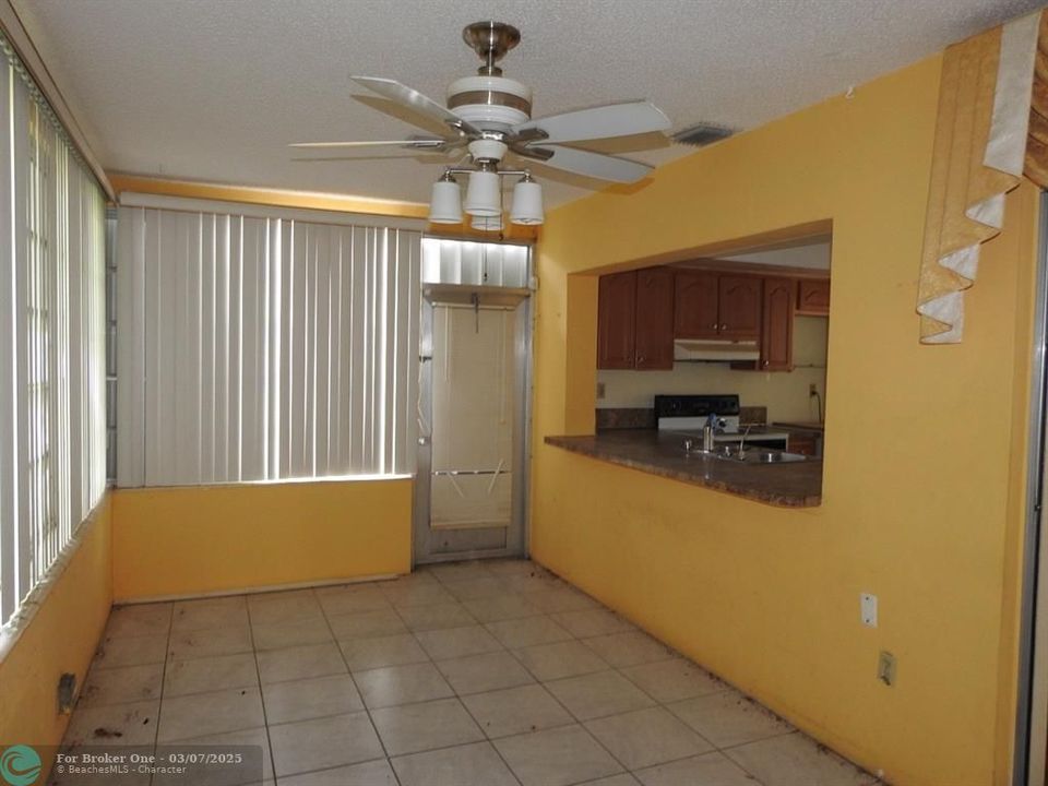 For Sale: $245,000 (2 beds, 1 baths, 1213 Square Feet)