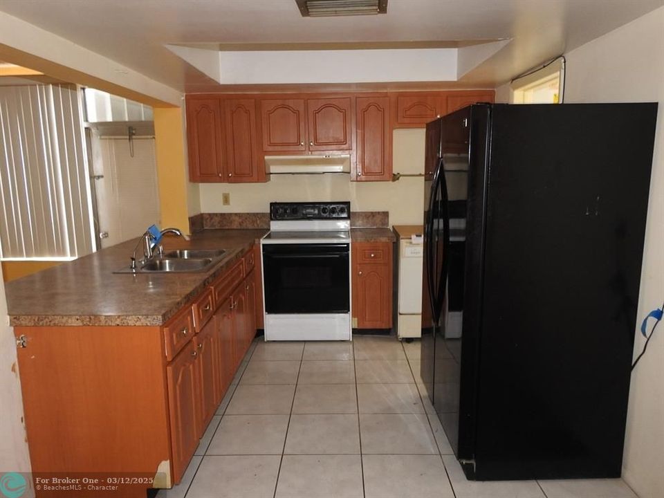 For Sale: $245,000 (2 beds, 1 baths, 1213 Square Feet)