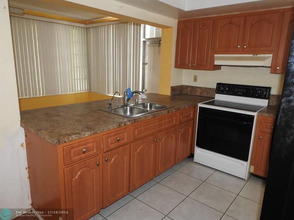 For Sale: $245,000 (2 beds, 1 baths, 1213 Square Feet)