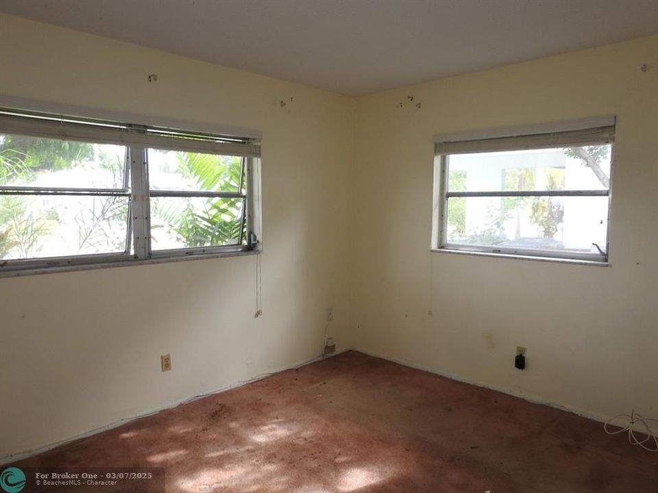 For Sale: $245,000 (2 beds, 1 baths, 1213 Square Feet)