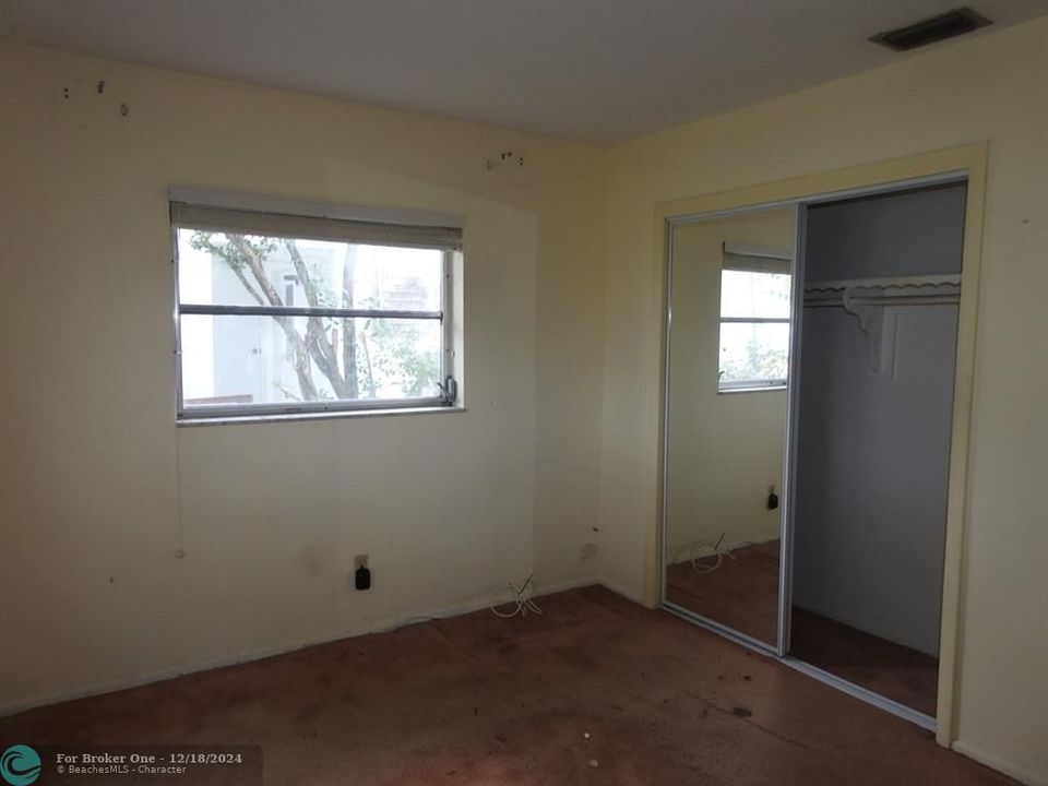 For Sale: $245,000 (2 beds, 1 baths, 1213 Square Feet)