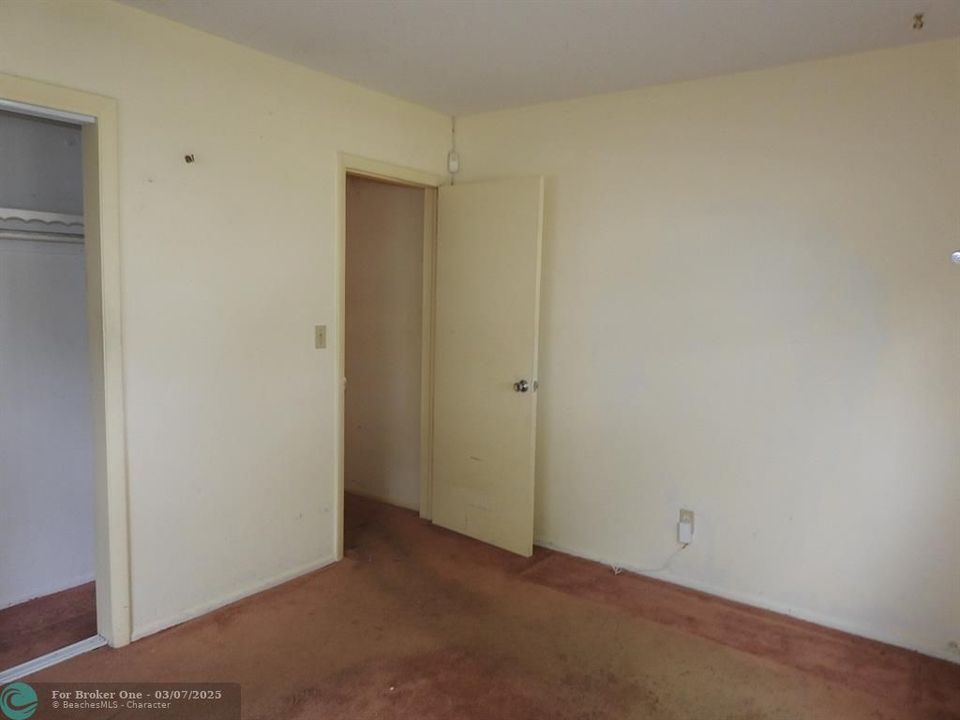 For Sale: $245,000 (2 beds, 1 baths, 1213 Square Feet)