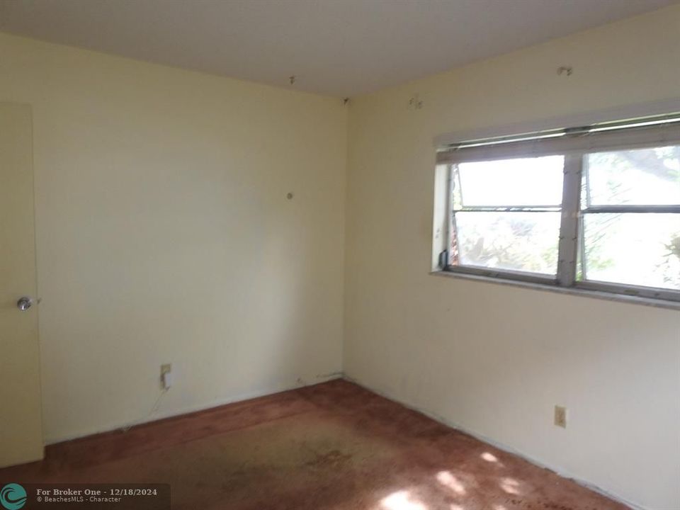 For Sale: $245,000 (2 beds, 1 baths, 1213 Square Feet)