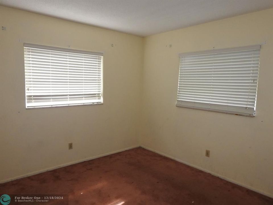 For Sale: $245,000 (2 beds, 1 baths, 1213 Square Feet)