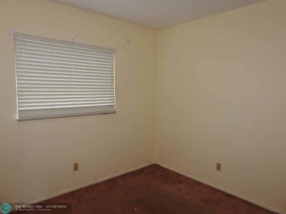 For Sale: $245,000 (2 beds, 1 baths, 1213 Square Feet)