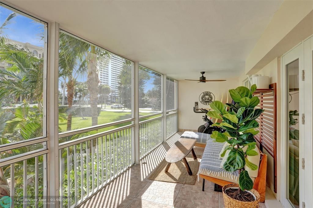 For Sale: $479,000 (2 beds, 2 baths, 960 Square Feet)