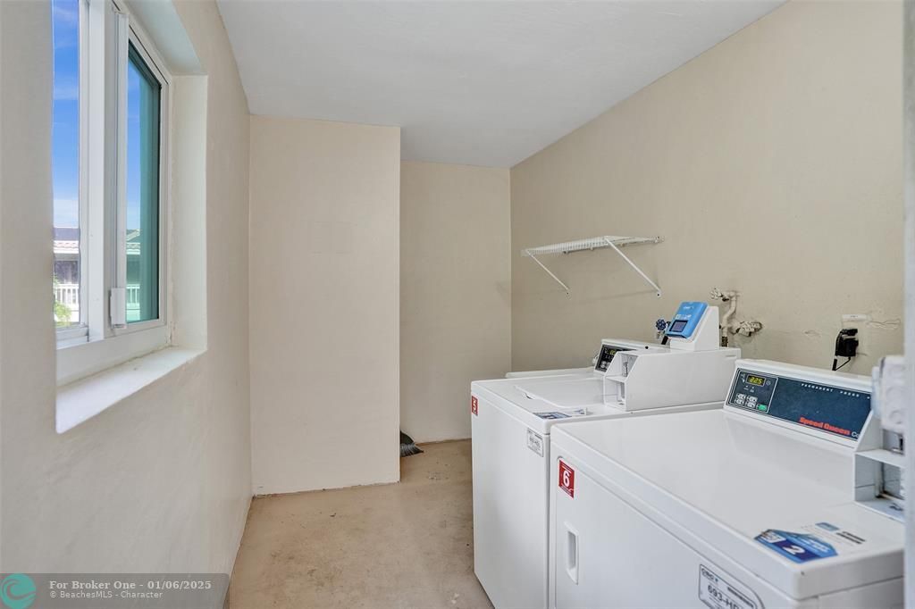 For Sale: $479,000 (2 beds, 2 baths, 960 Square Feet)