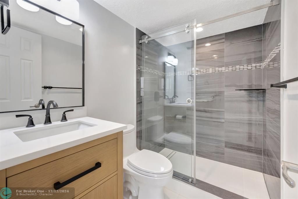 For Sale: $325,000 (2 beds, 2 baths, 850 Square Feet)