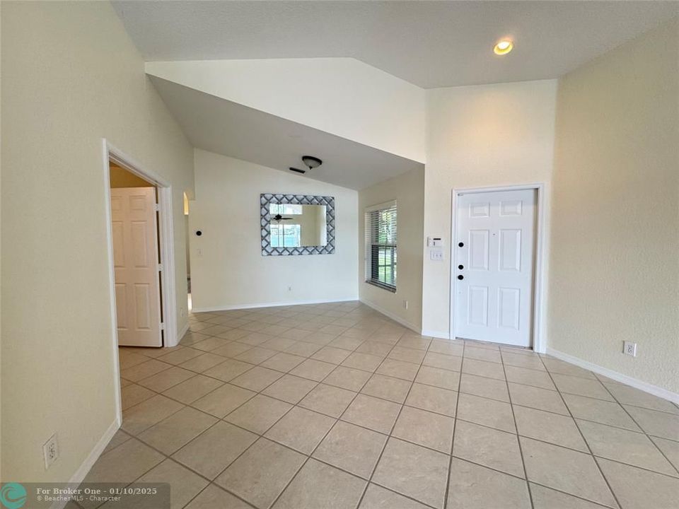 For Rent: $4,100 (3 beds, 2 baths, 1510 Square Feet)