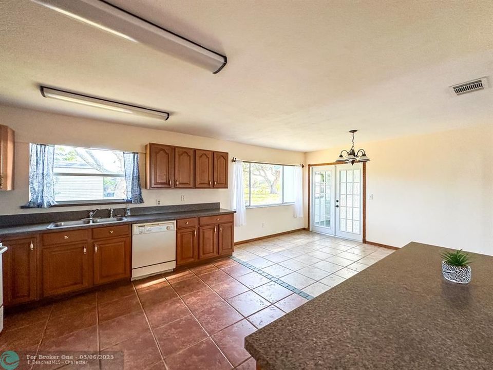 For Sale: $339,000 (3 beds, 2 baths, 1320 Square Feet)