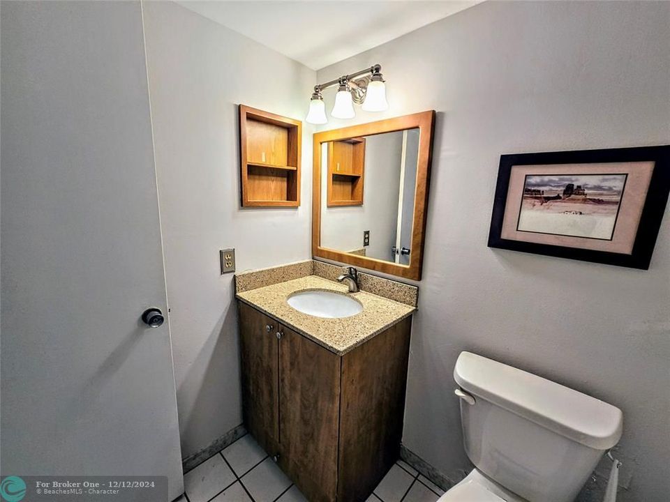 For Sale: $299,900 (1 beds, 1 baths, 900 Square Feet)