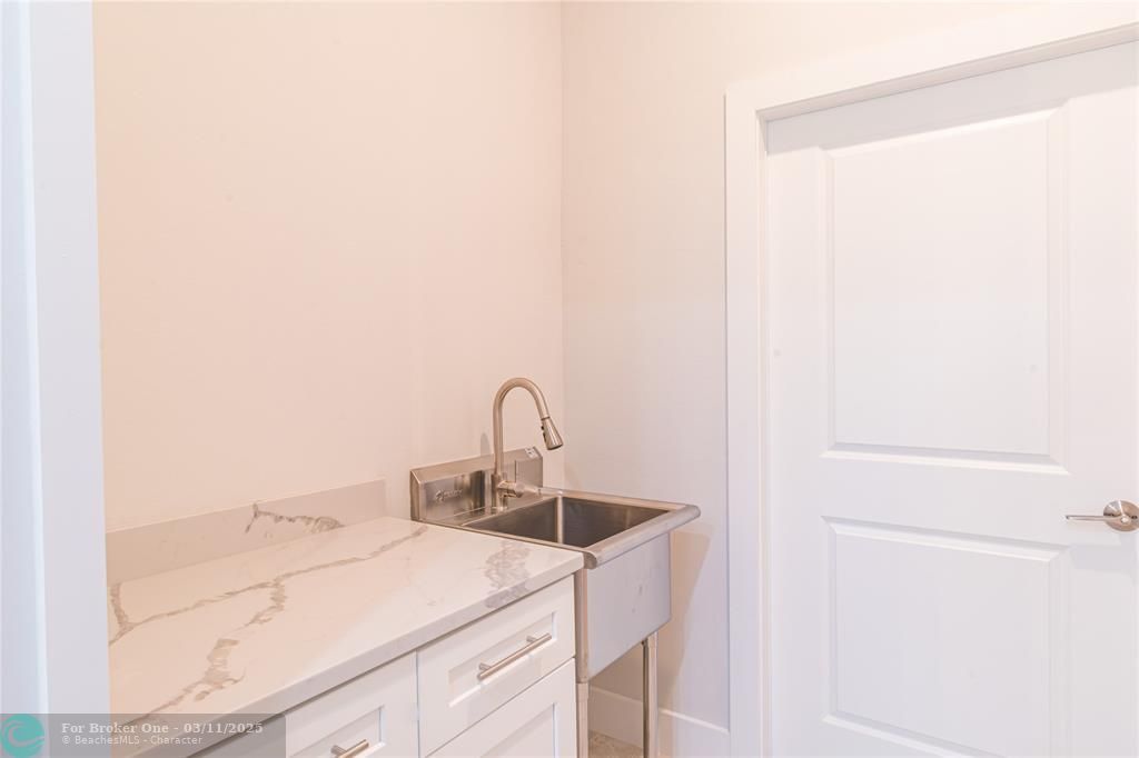 For Sale: $379,000 (3 beds, 2 baths, 1692 Square Feet)