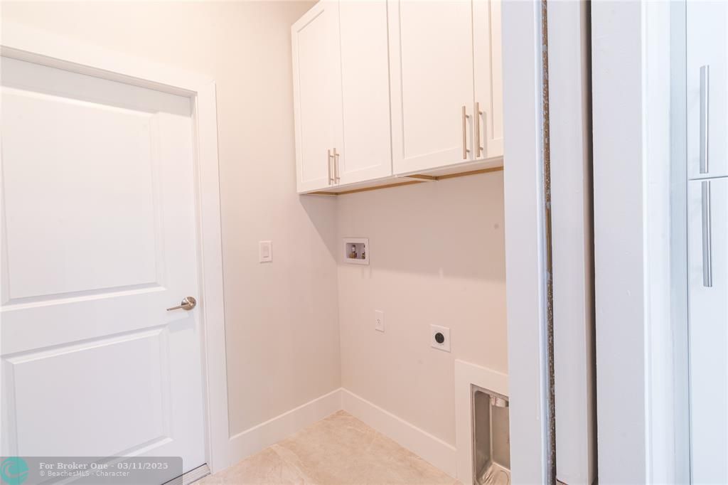 For Sale: $379,000 (3 beds, 2 baths, 1692 Square Feet)