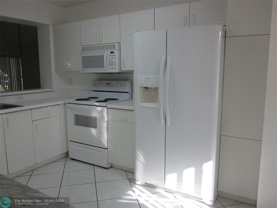 For Rent: $2,200 (2 beds, 2 baths, 1080 Square Feet)