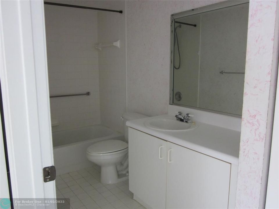 For Rent: $2,200 (2 beds, 2 baths, 1080 Square Feet)