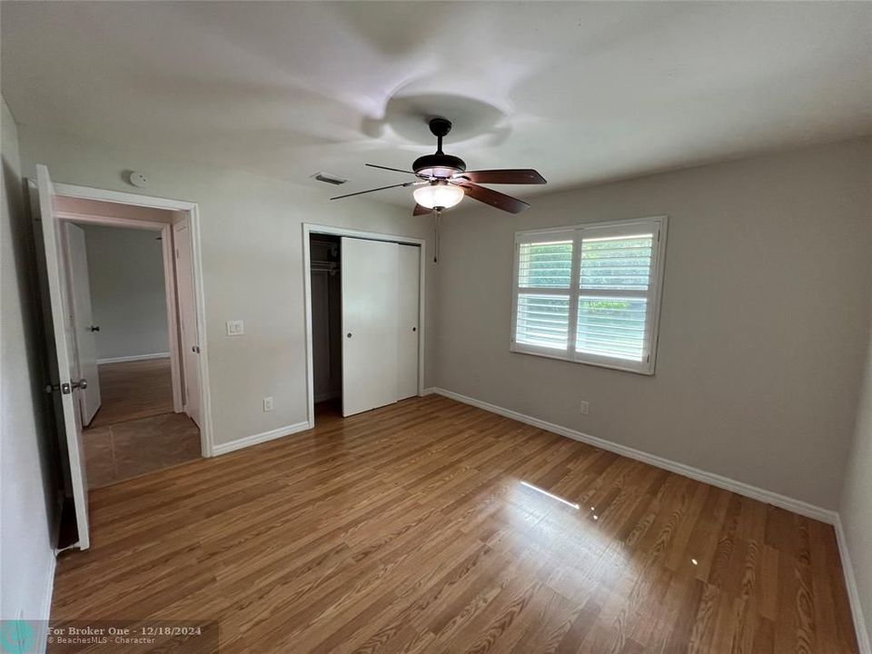 For Rent: $2,350 (4 beds, 2 baths, 1872 Square Feet)