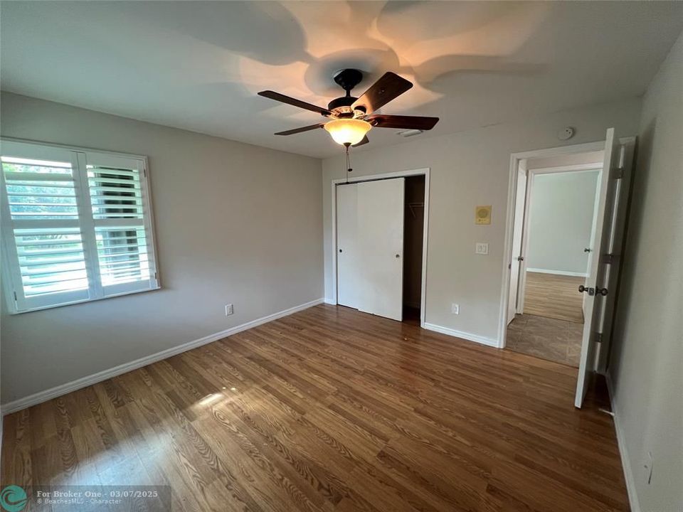 For Rent: $2,350 (4 beds, 2 baths, 1872 Square Feet)