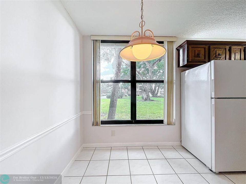 For Sale: $280,000 (2 beds, 2 baths, 1090 Square Feet)