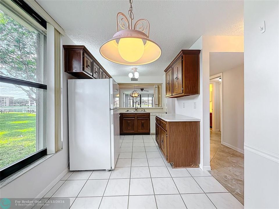 For Sale: $280,000 (2 beds, 2 baths, 1090 Square Feet)