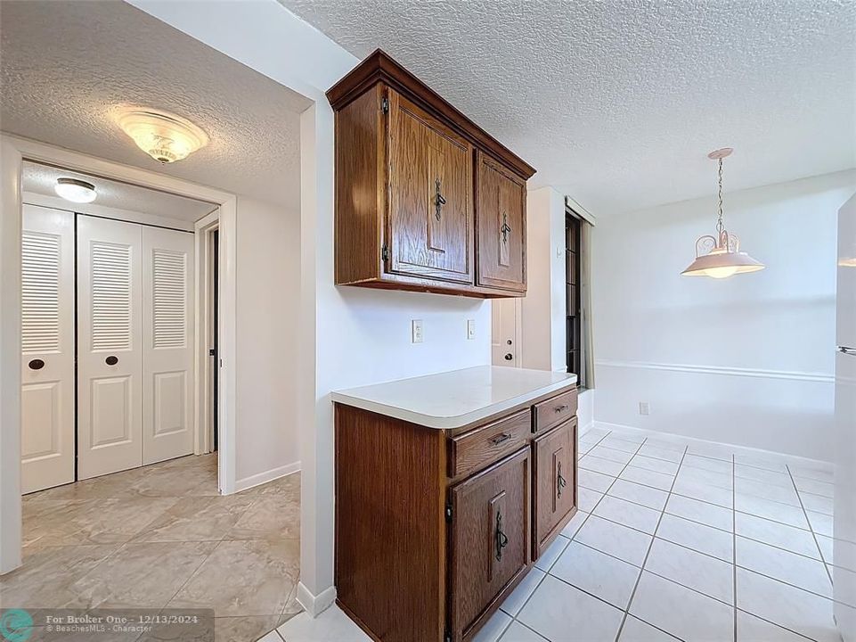 For Sale: $280,000 (2 beds, 2 baths, 1090 Square Feet)