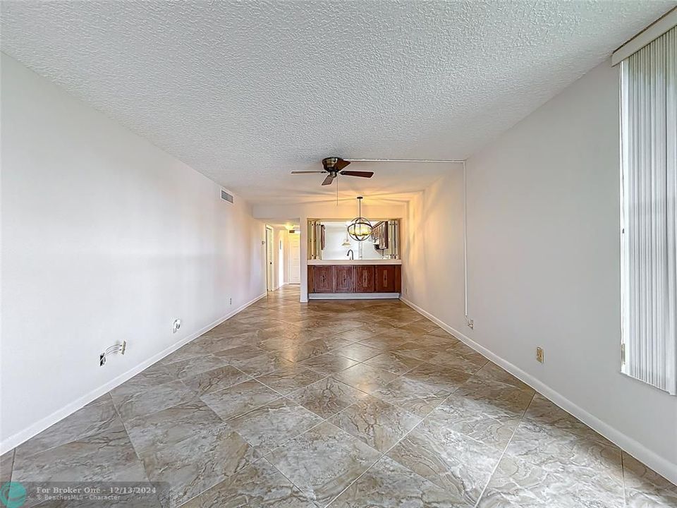 For Sale: $280,000 (2 beds, 2 baths, 1090 Square Feet)