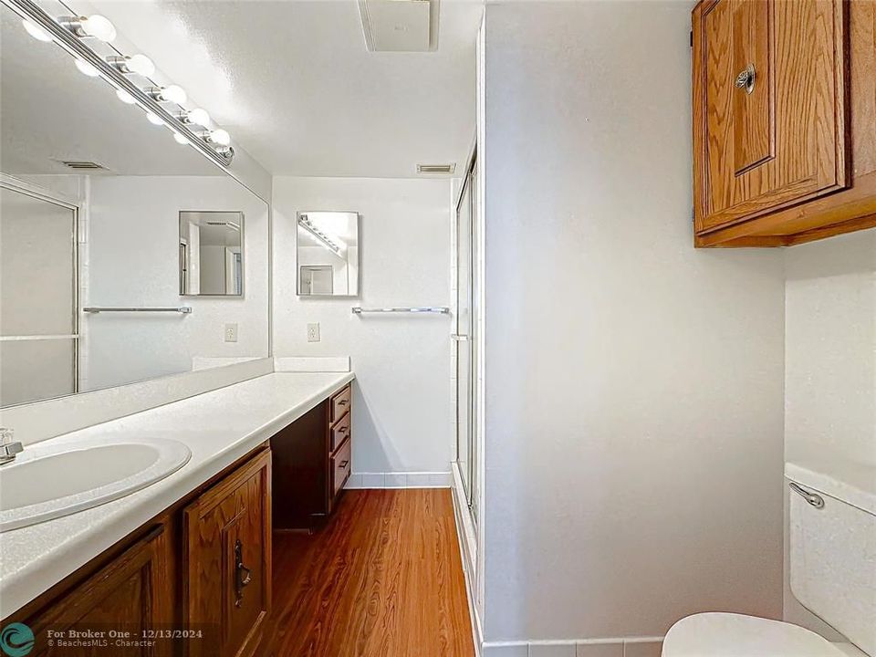 For Sale: $280,000 (2 beds, 2 baths, 1090 Square Feet)