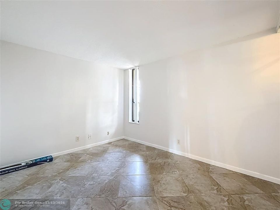 For Sale: $280,000 (2 beds, 2 baths, 1090 Square Feet)