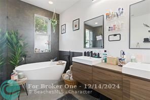 For Sale: $1,199,000 (3 beds, 3 baths, 2560 Square Feet)