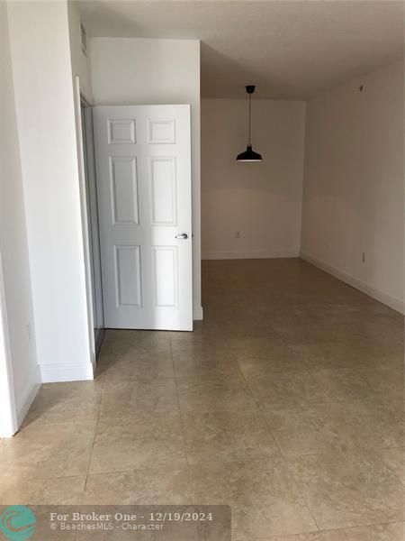 For Rent: $2,200 (1 beds, 1 baths, 616 Square Feet)