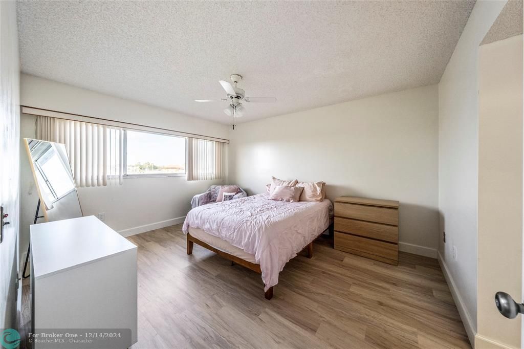 For Sale: $330,000 (2 beds, 2 baths, 1192 Square Feet)