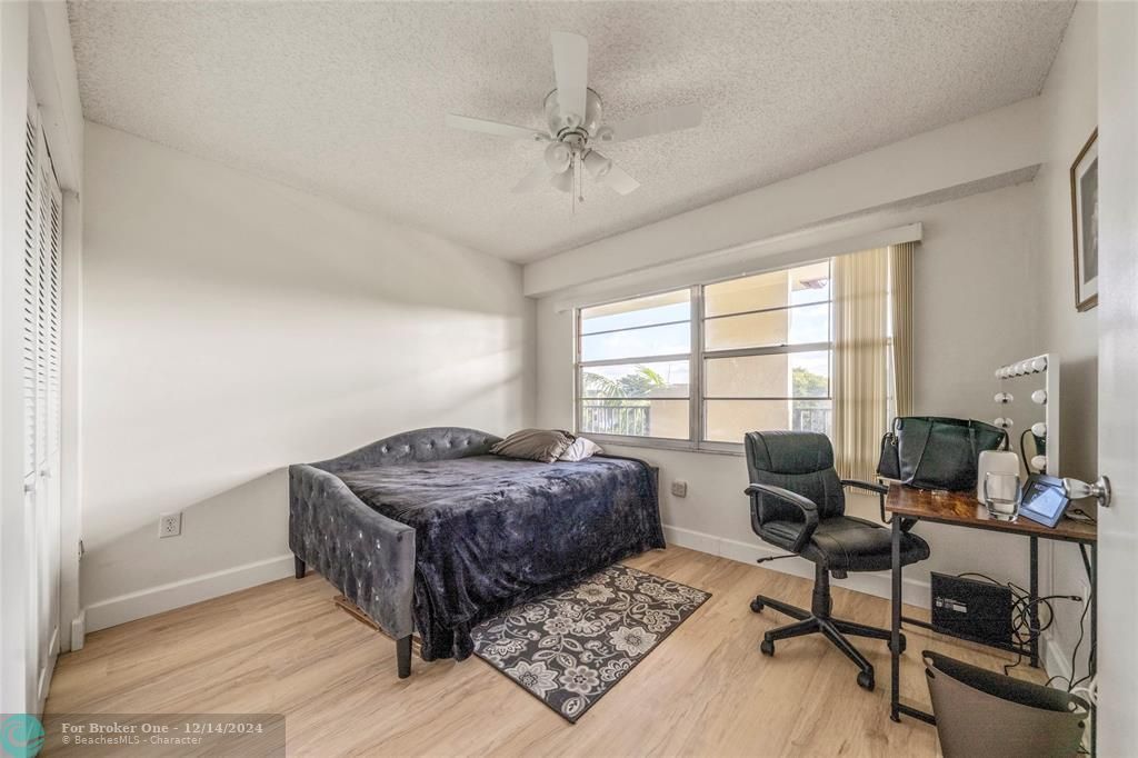 For Sale: $330,000 (2 beds, 2 baths, 1192 Square Feet)