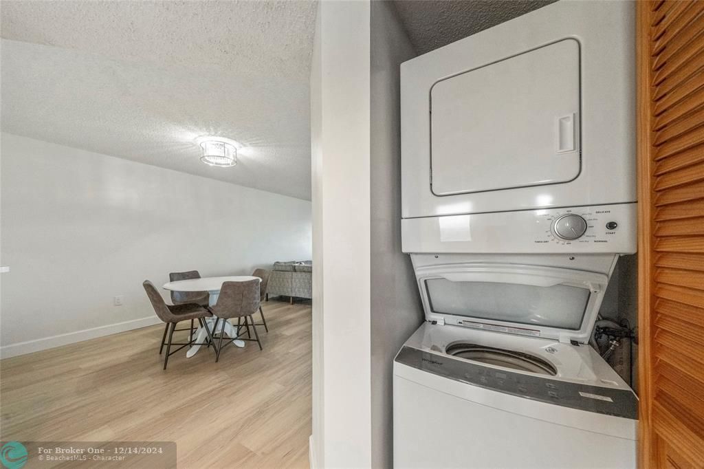 For Sale: $330,000 (2 beds, 2 baths, 1192 Square Feet)