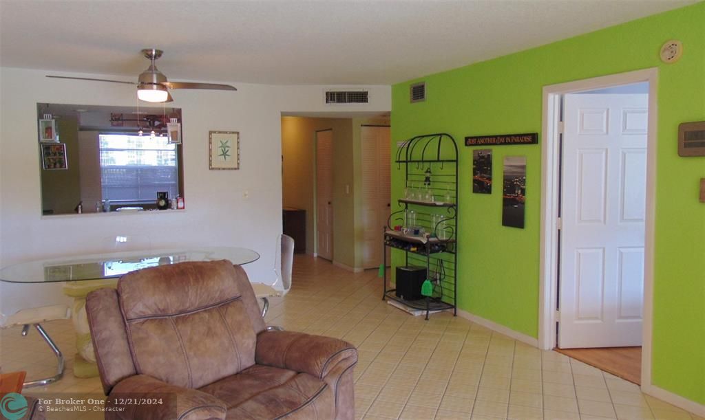 For Sale: $149,000 (2 beds, 2 baths, 1000 Square Feet)