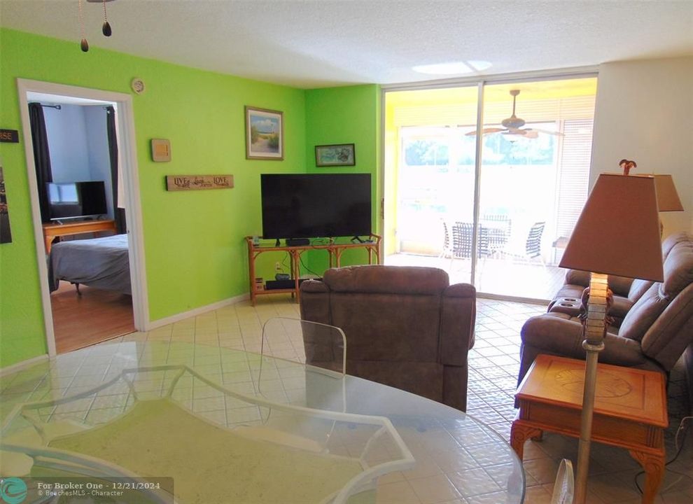 For Sale: $149,000 (2 beds, 2 baths, 1000 Square Feet)