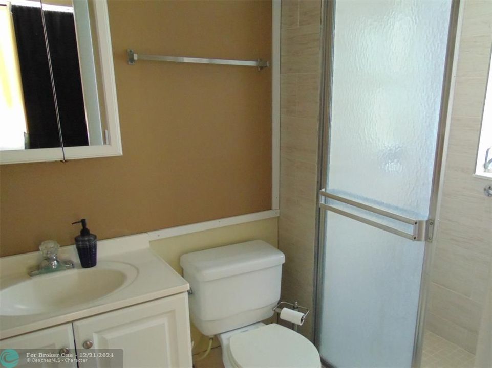 For Sale: $149,000 (2 beds, 2 baths, 1000 Square Feet)