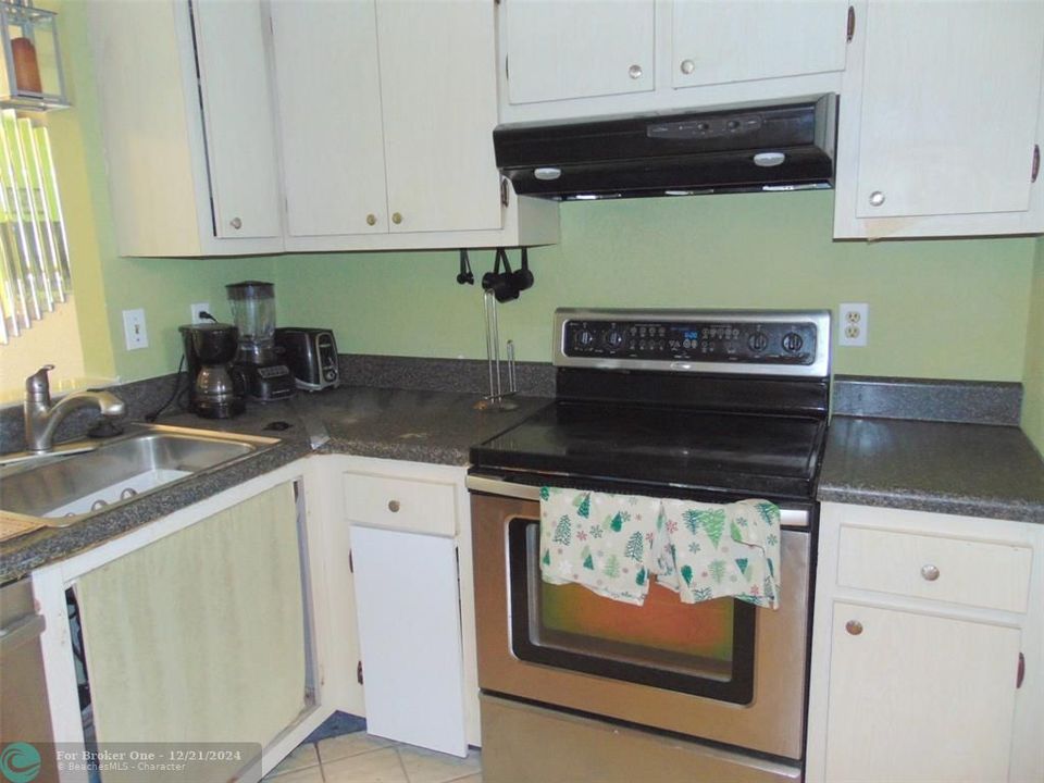 For Sale: $149,000 (2 beds, 2 baths, 1000 Square Feet)