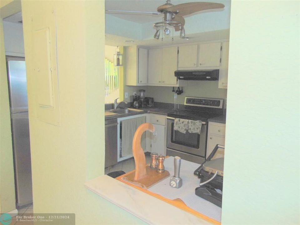 For Sale: $149,000 (2 beds, 2 baths, 1000 Square Feet)