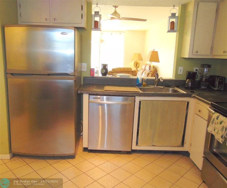 For Sale: $149,000 (2 beds, 2 baths, 1000 Square Feet)