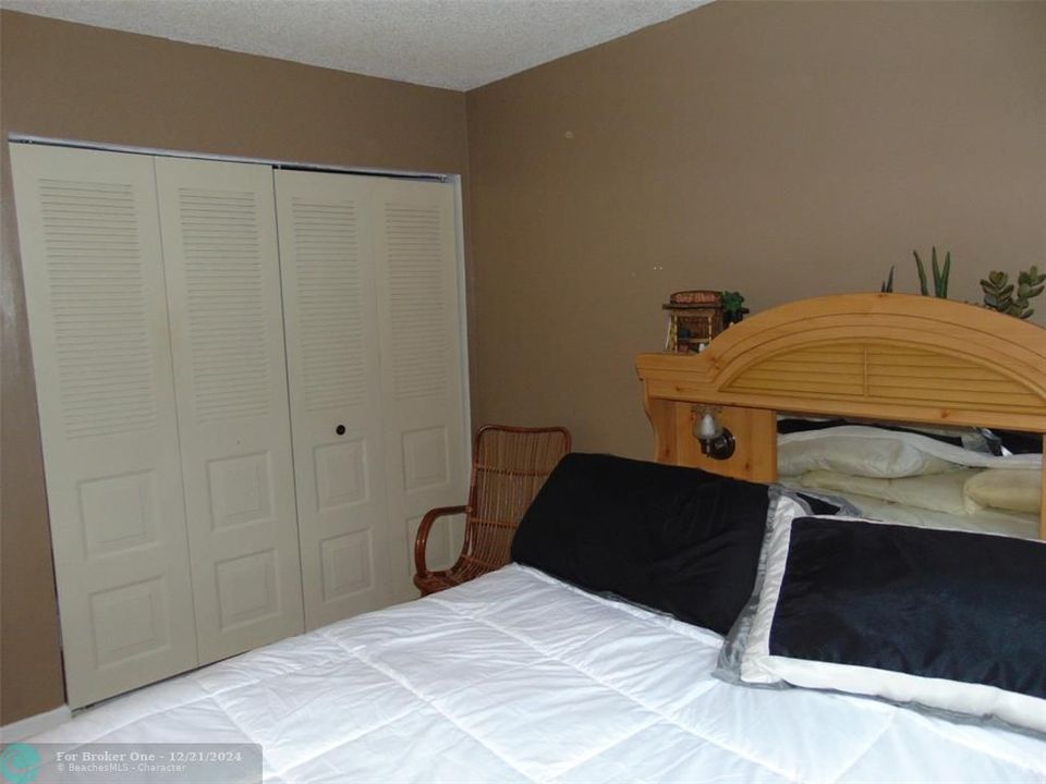 For Sale: $149,000 (2 beds, 2 baths, 1000 Square Feet)