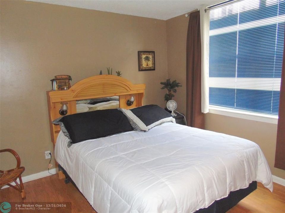 For Sale: $149,000 (2 beds, 2 baths, 1000 Square Feet)