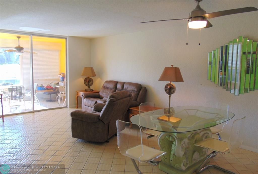 For Sale: $149,000 (2 beds, 2 baths, 1000 Square Feet)