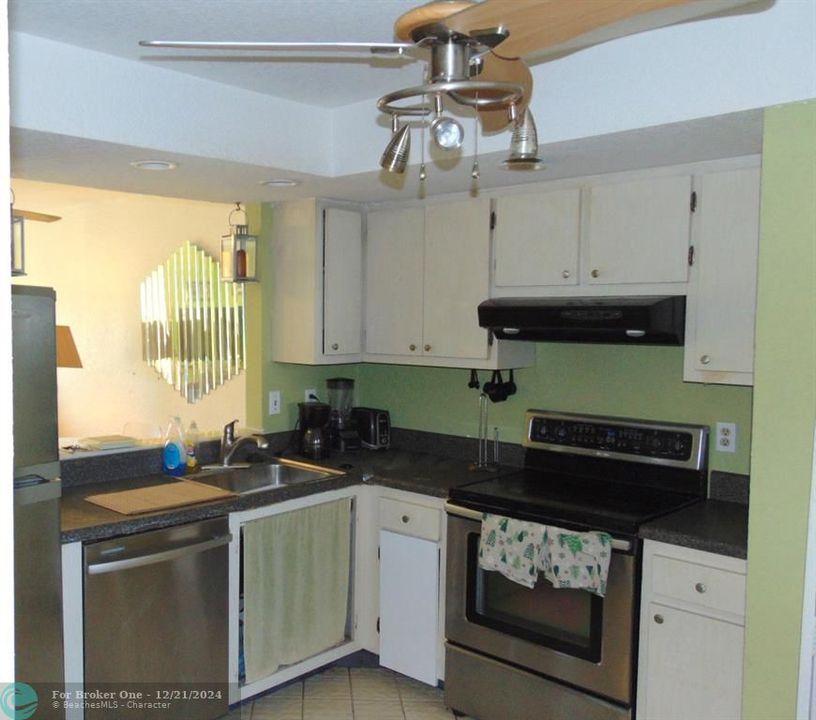 For Sale: $149,000 (2 beds, 2 baths, 1000 Square Feet)