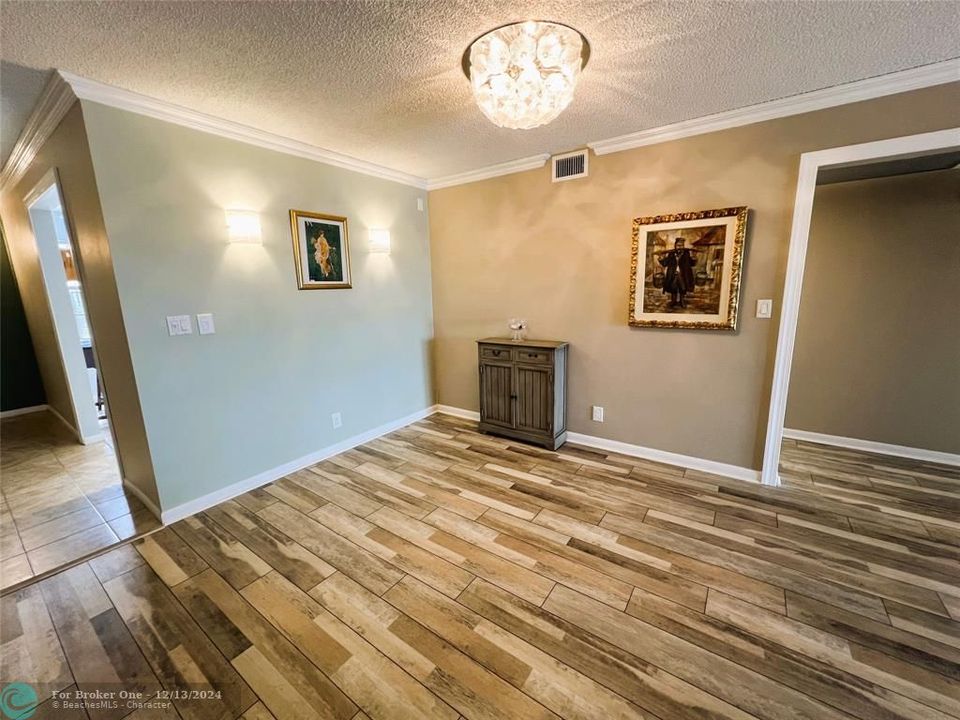 For Sale: $224,500 (2 beds, 2 baths, 1400 Square Feet)