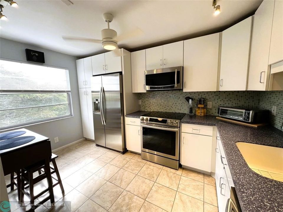 For Sale: $224,500 (2 beds, 2 baths, 1400 Square Feet)